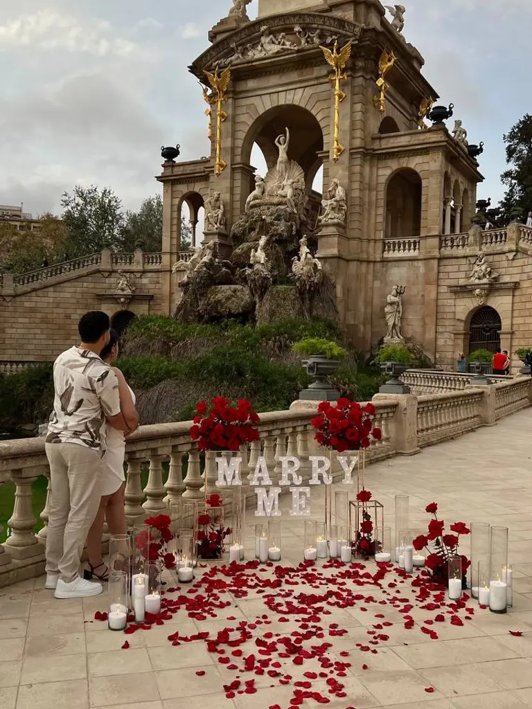 Parc de la Ciutadella marriage proposal setup detail 2 in Barcelona